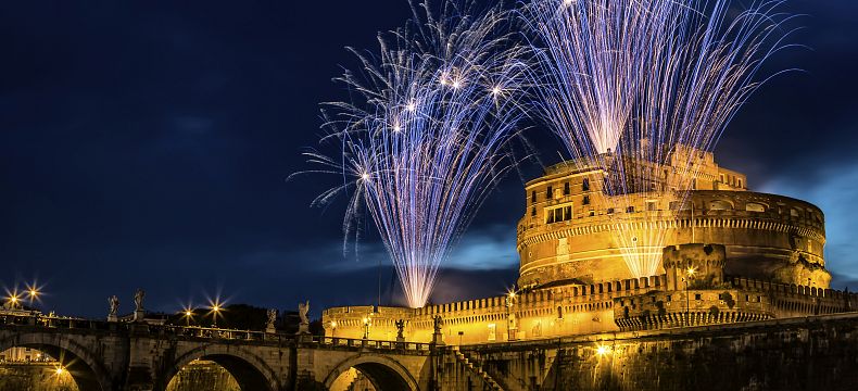Ohňostroj u Castel Sant’Angelo v centru Říma