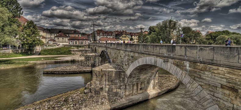 Kamenný most v Řeznu