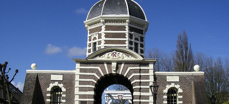 Historická stará brána v Leidenu
