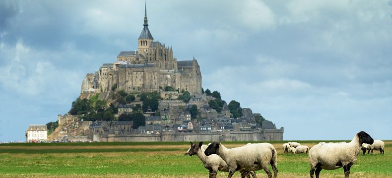 Mont Saint Michel je většinou přístupný po souši 