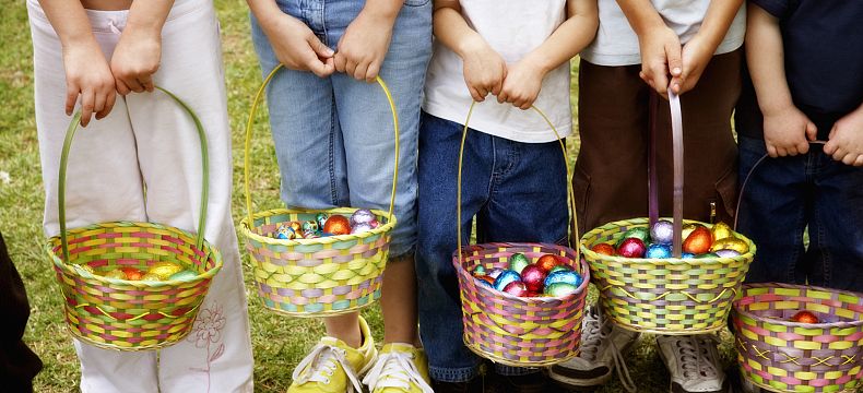 Ve Francii děti hledají vajíčka v parcích a zahradách