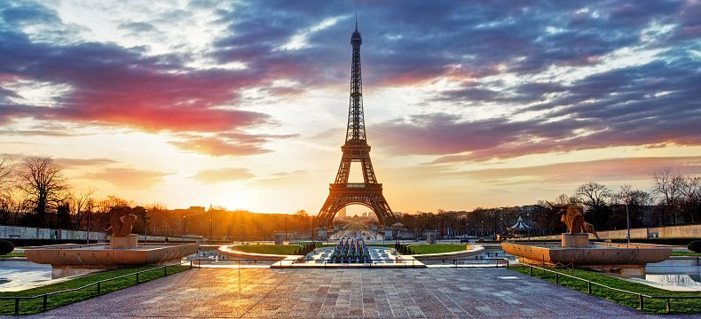 Eiffelova věž je otevřena denně až do půlnoci