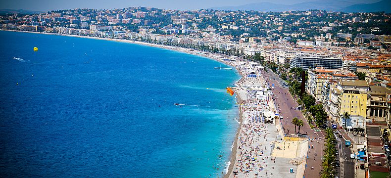 Pláž ve městě Nice