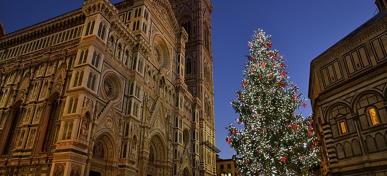 Vánoční strom před florentským dómem 