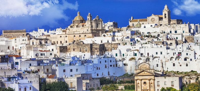 Apulie je plná „bílých měst”, jako je Ostuni 