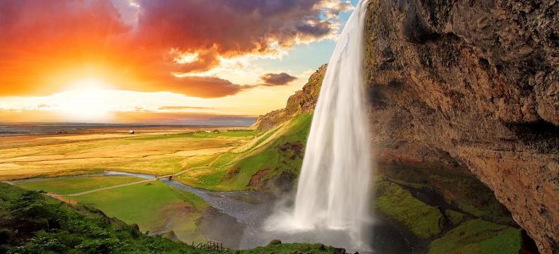 Vodopád Seljalandsfoss na Islandu