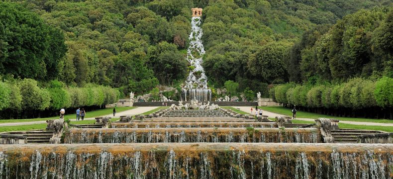 Park o rozloze 120 ha korunuje 78 metrů vysoký vodopád