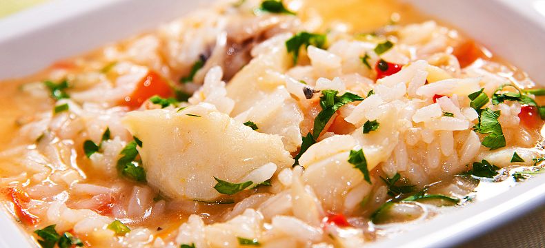 Tradiční portugalská polévka s rýží a rybou