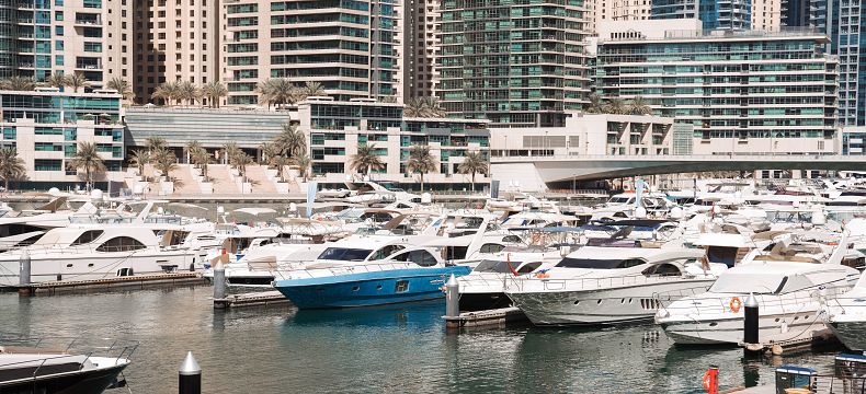 Nynější přístav již Dubaji nevyhovuje svými rozměry