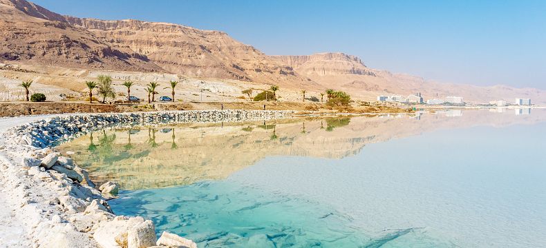 Průzračná voda Mrtvého moře