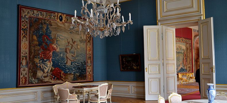 Barevné salony s anglickými tapiseriemi 