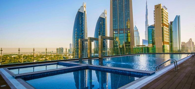 Bazén nejvyššího hotelu světa v Dubaji rozhodně stojí (nejen) za okoupání