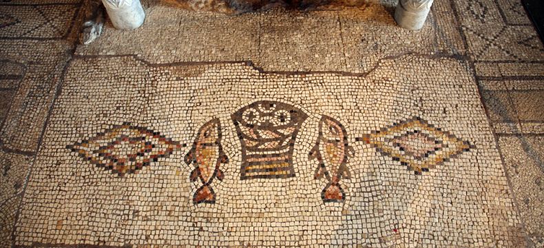 Slavná mozaika s rybami a chlebem 