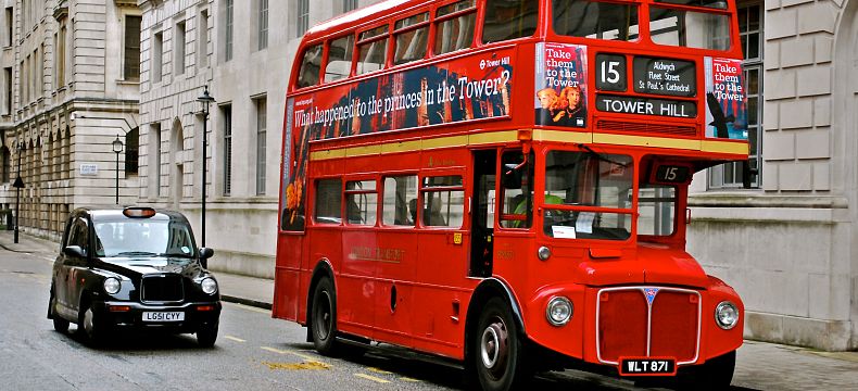 Tradiční dvoupatrové autobusy jezdí už jen na vybraných linkách