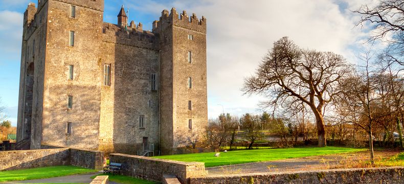 Hrad je jednou z nejdochovalejších středověkých pevností v Irsku