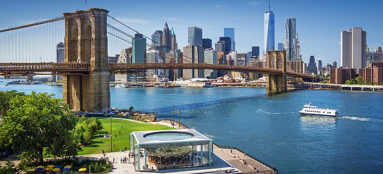 Most spojuje Manhattan a Brooklyn