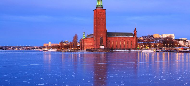 Zamrzlé jezero Mälaren a stockholmská radnice