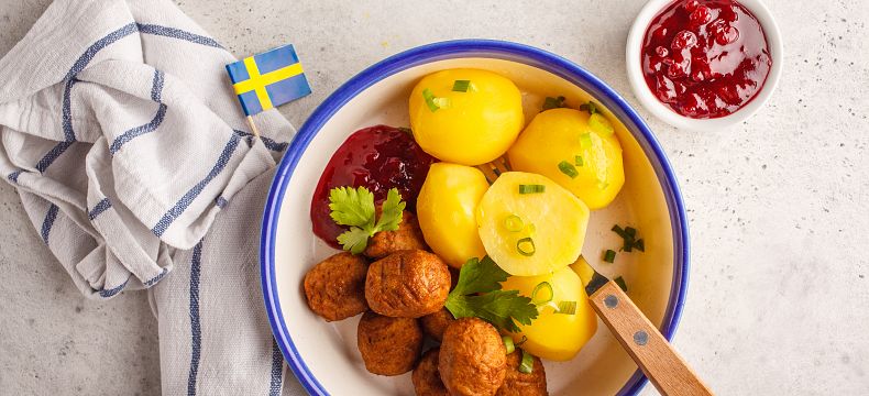Masové kuličky a brusinková omáčka jsou nejznámějším švédským pokrmem