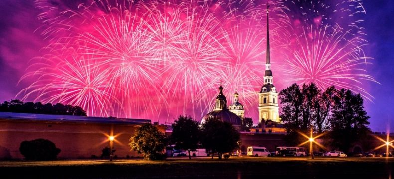  Okázalé oslavy 316. výročí založení Petrohradu dnes vrcholí