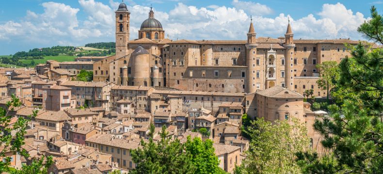Neokoukatelný pohled na Urbino 