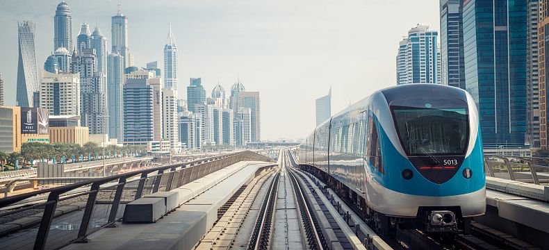 Většina dubajského metra vede nad zemí