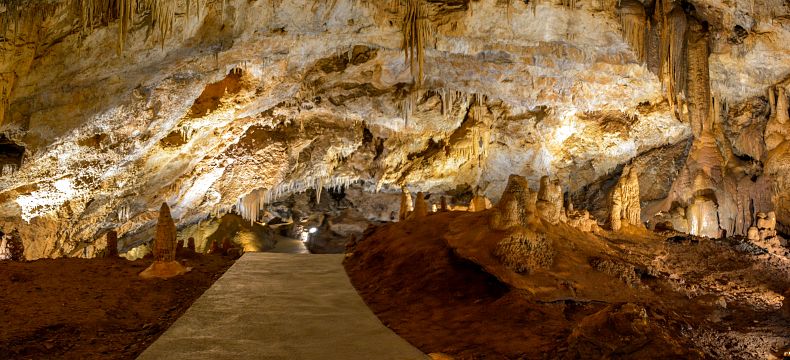 Jeskyně je dlouhá 2,5 km