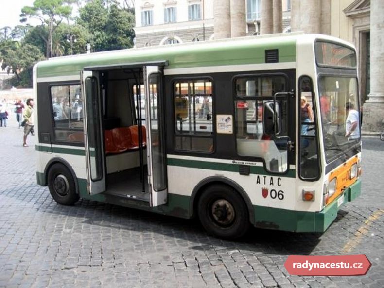 Malý autobus v Římě