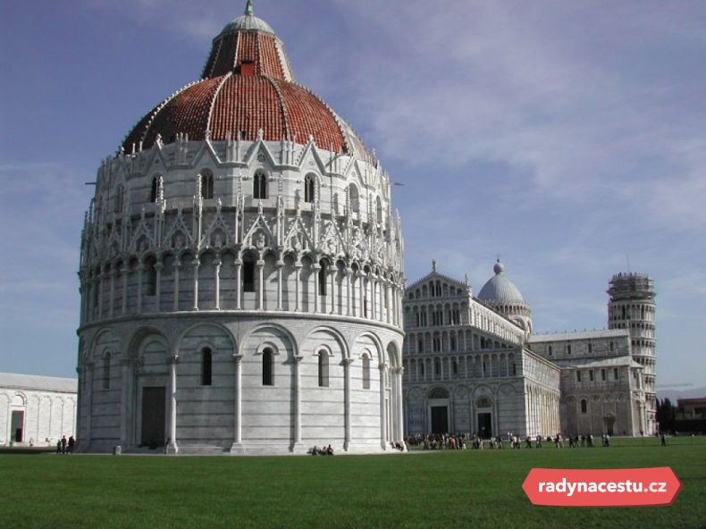 Náměstí Piazza dei Miracoli