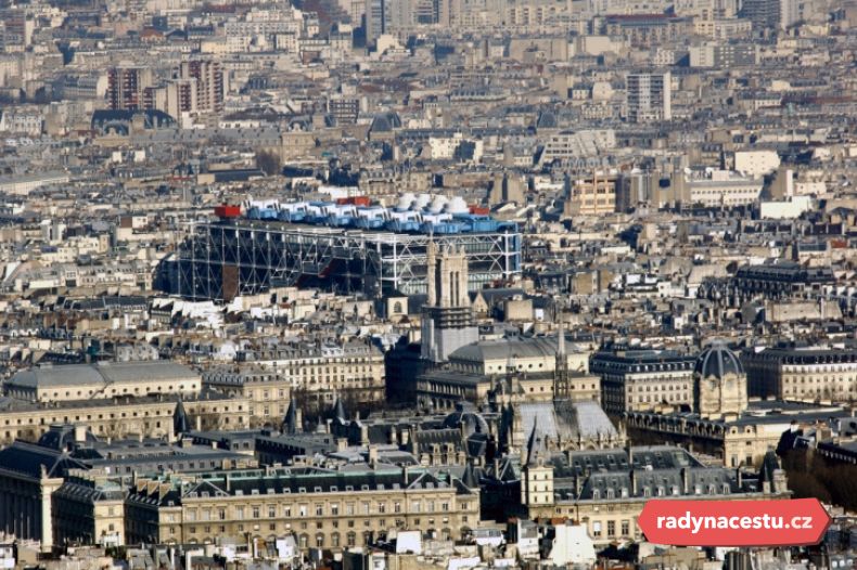 Centre George Pompidou poznáte již z dálky