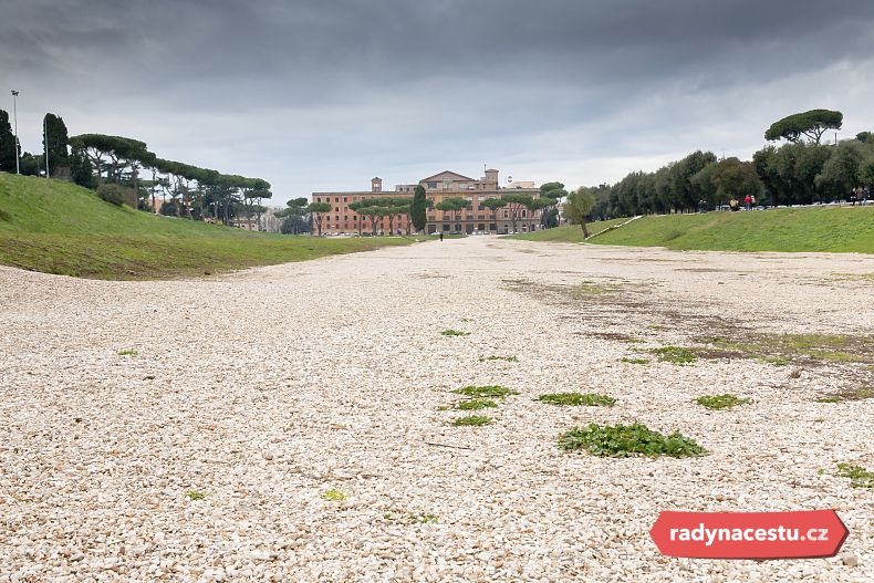 Circo Massimo je stadion, který leží mezi slavnými římskými pahorky Palatin a Aventin