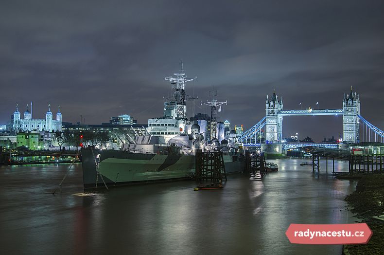 Noční křižník HMS Belfast