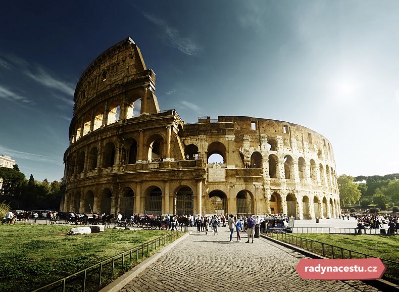 Koloseum je dominantou Říma.