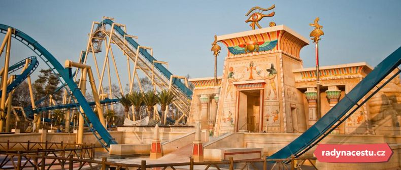 Asterix park se rozkládá ve vzdálenosti 35 kilometrů severně od Paříže