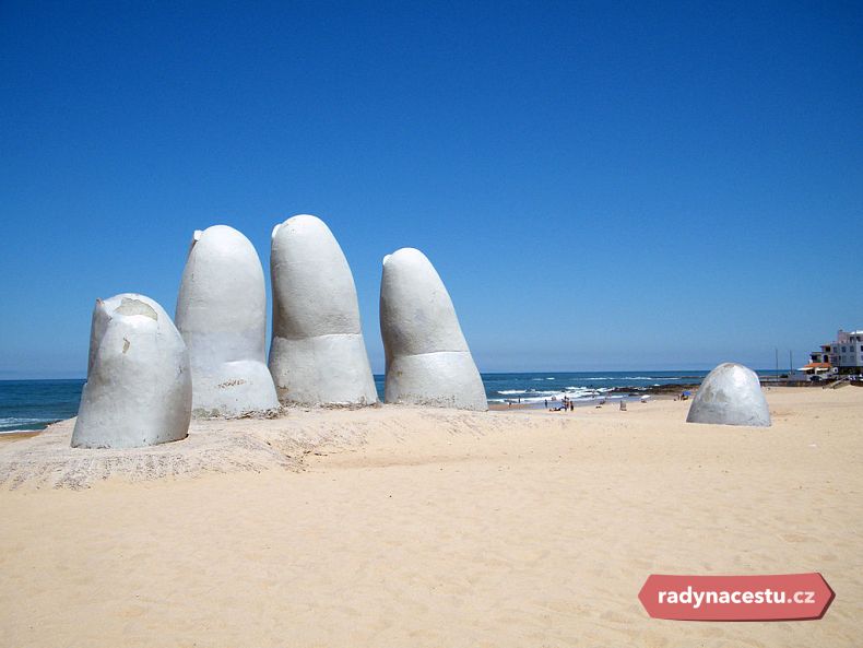Symbol Punta del Este - socha na pláži