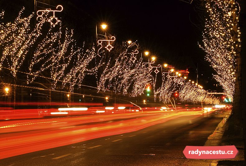 Osvětlená Andrássyho třída