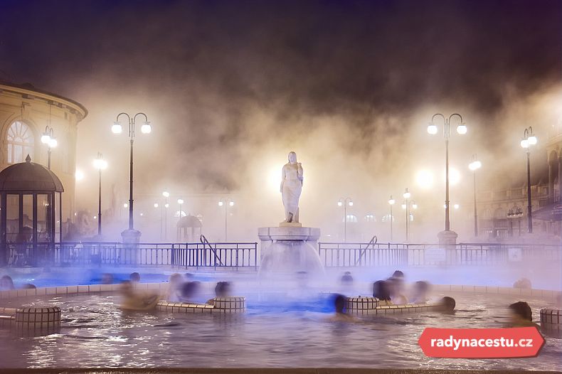 Koupání v Széchenyiho lázních