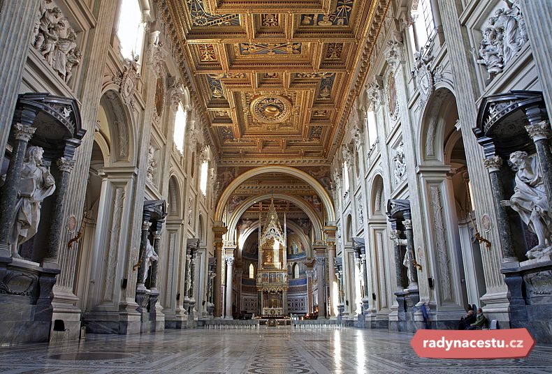 Lateránská Bazilika sv.Jana má interiéry vyzdobeny zlatem