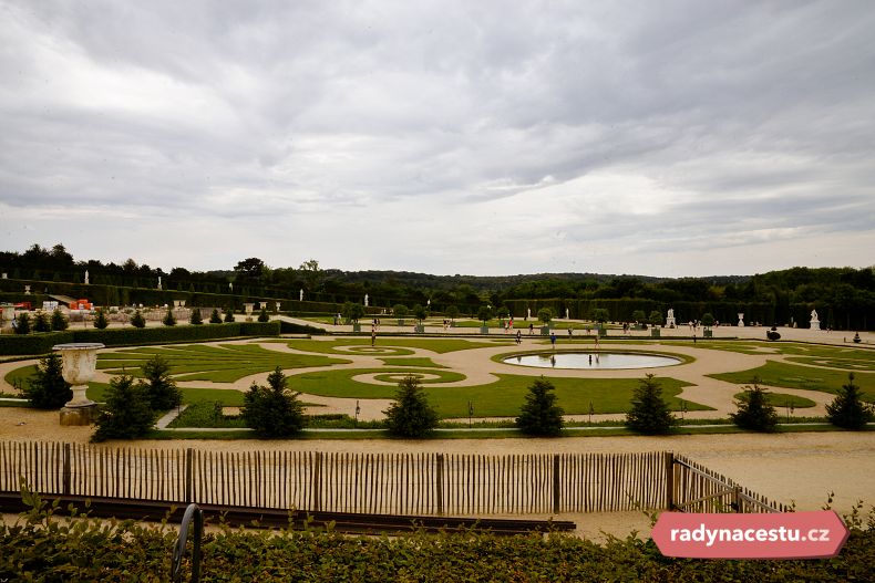 Zahrady ve Versailles jsou propracované do nejmenšího detailu