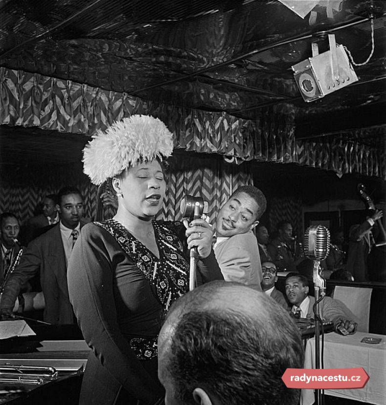 Ella Fitzgeraldová byla objevena v soutěži harlemského divadla Apollo