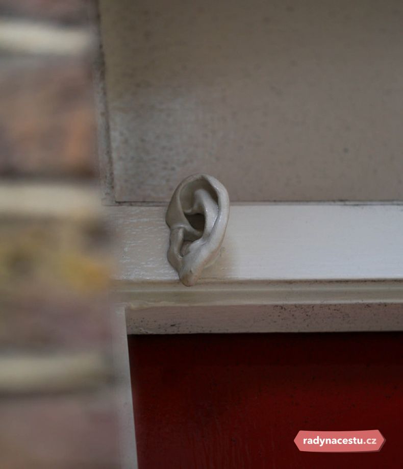 Jedno z osamocených uší v Covent Garden
