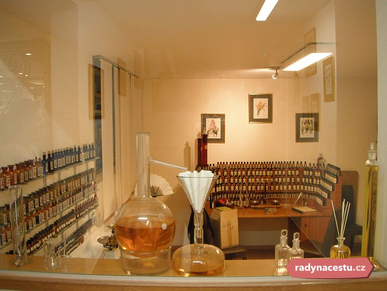 Fragonardovo muzeum parfémů vás nechá nahlédnout pod pokličku přípravy parfémů