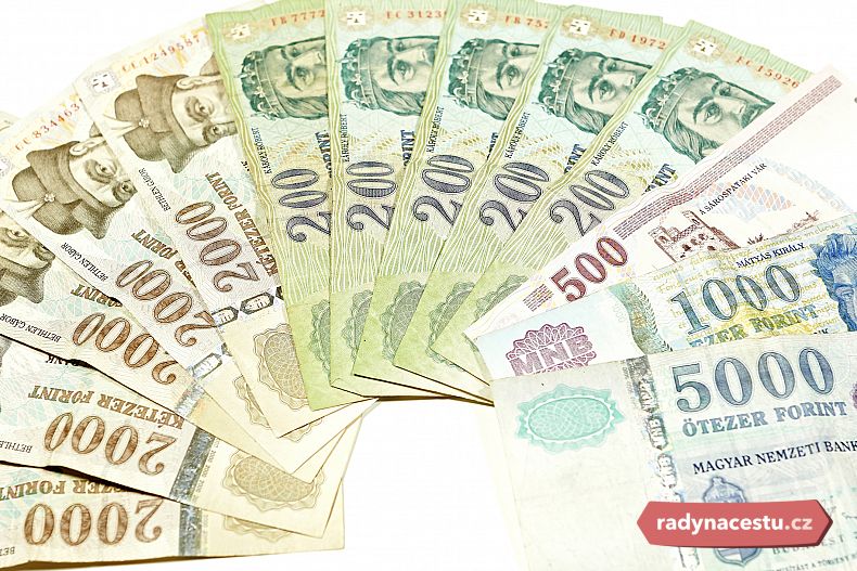 Peníze si směňte raději už v České republice