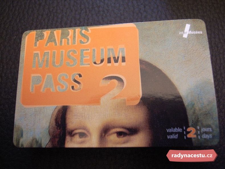 Takto vypadá kartička, která vás opravňuje ke vstupu do pařížských muzeí