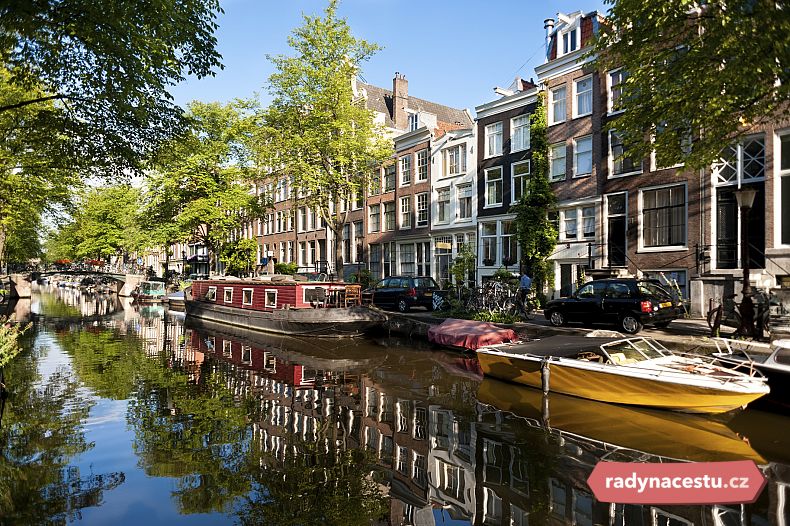 Plavba po Amsterdamských grachtech (kanálech) je součástí zájezdu