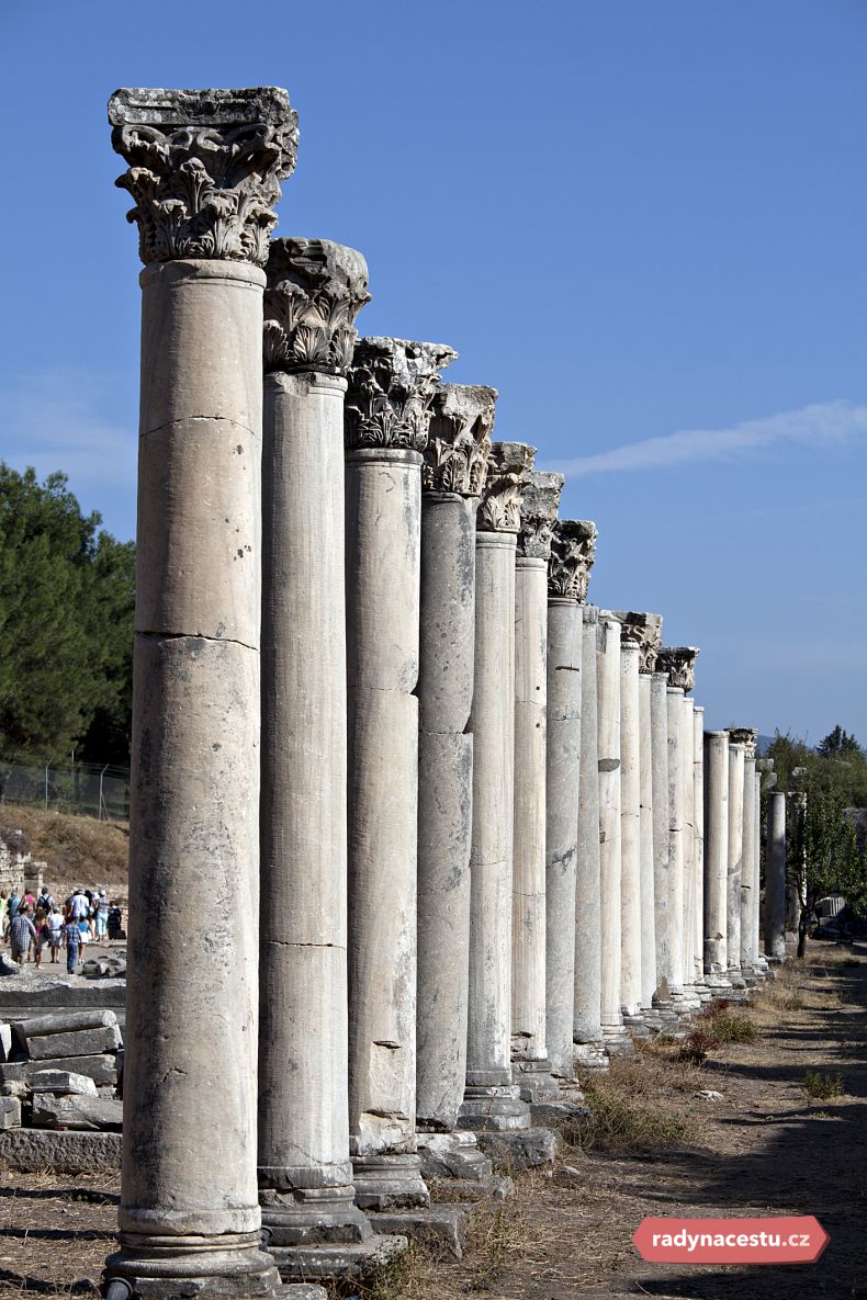 Antické sloupy v Efezu