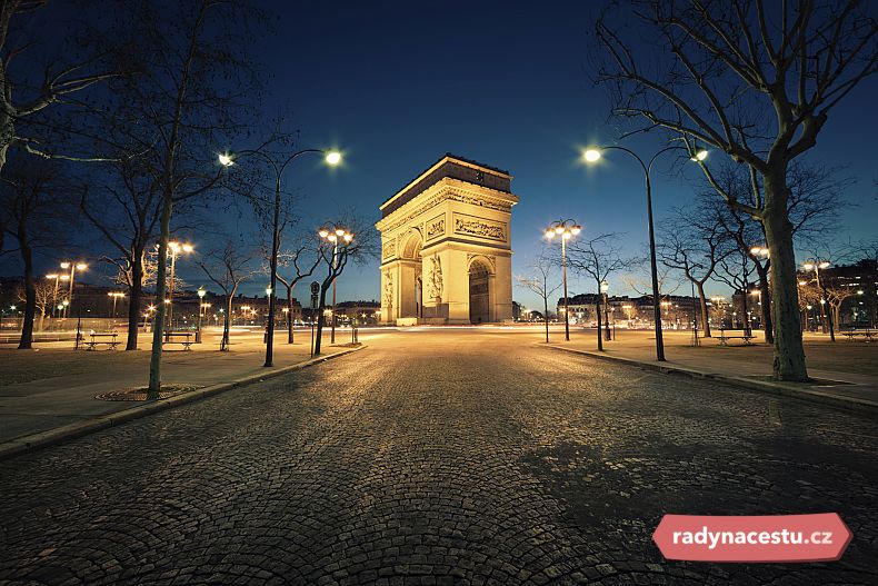V průběhu sezóny můžete v Paříži žít kulturně i pozdě v noci