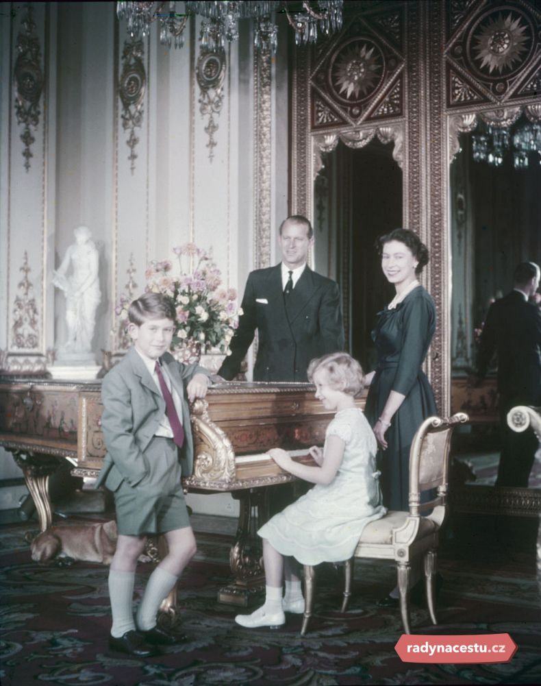 Princ Phillip s královnou Alžbětou a jejich synem Charlesem a dcerou Anne