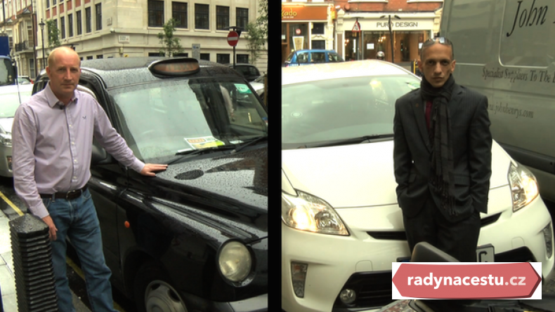 Klasické černé londýnské taxíky vs. Uber
