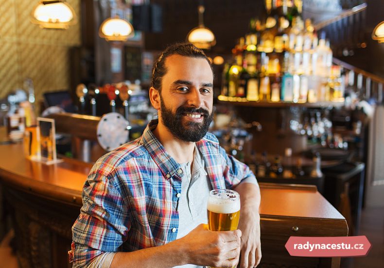 Ochutnejte místní pivo v klasickém pubu