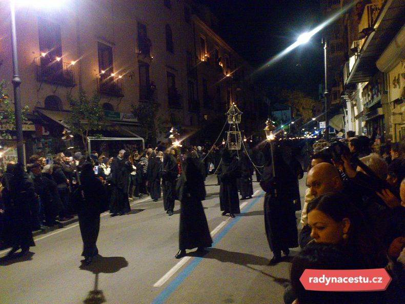 Součástí velikonočních tradic jsou náboženská procesí 